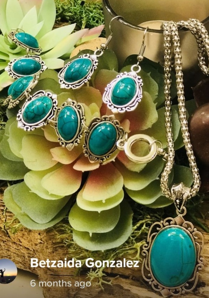 Gorgeous! Tibetan Silver Turquoise Jewelry Set - Picture 5 of 6
